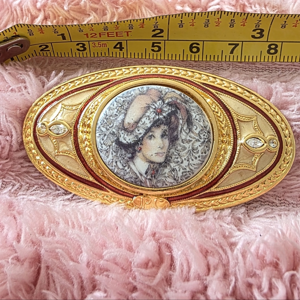 Vintage Portrait Cameo Brooch – Gold Tone, Victorian Style